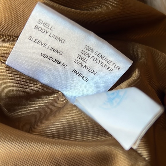 Excellent- Like New Genuine Fur Coat - Picture 6 of 9